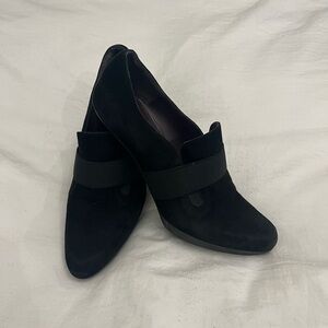 STUART WEITZMAN BLACK SUEDE SHOES